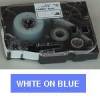 Labeltape Brother TZe-555 24mmx8m hvid på blå lamineret