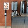 H&aring;ndspritdispenser gulvstander med a4 info sign Fritst&aring;ende