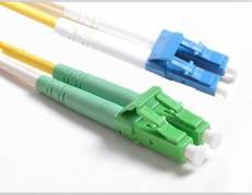  LC/UPC-LC/APC 5m OS2 Fibre 